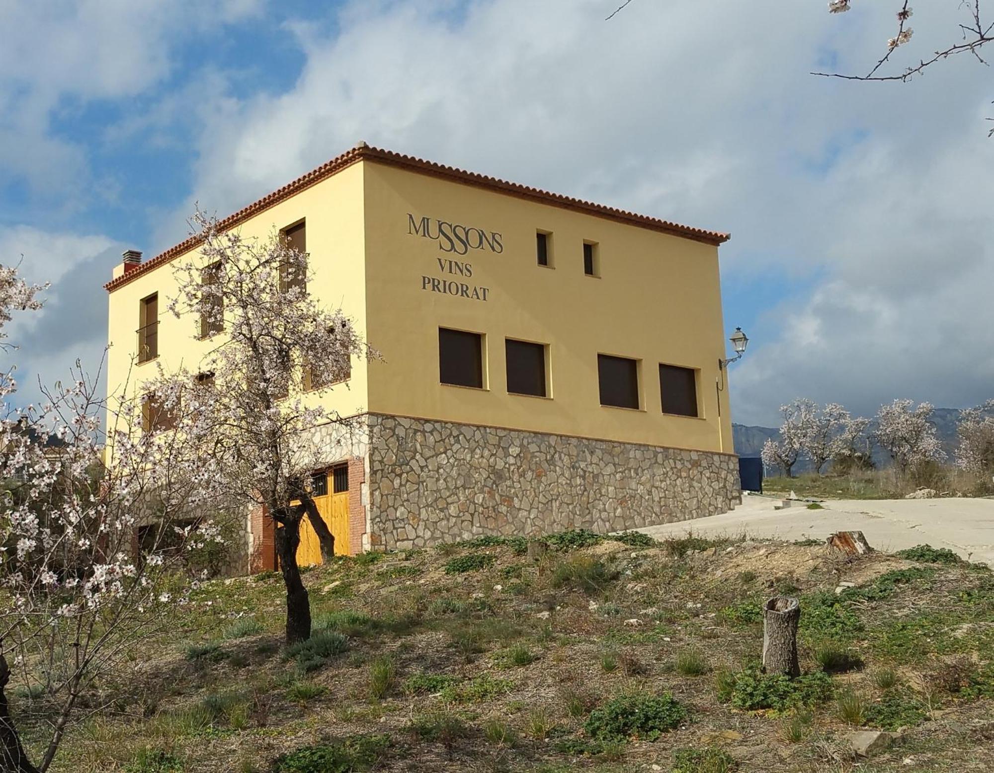 Hostal Restaurant Mussons Vins Poboleda Exterior foto